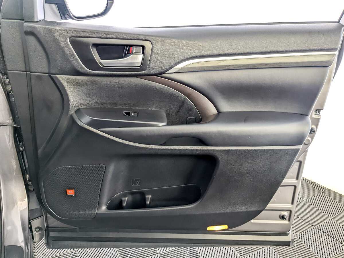 Toyota Highlander с пробегом — 2018 год. Фото: #21