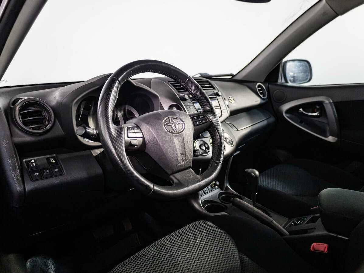 Toyota RAV4 с пробегом — 2011 год. Фото: #9