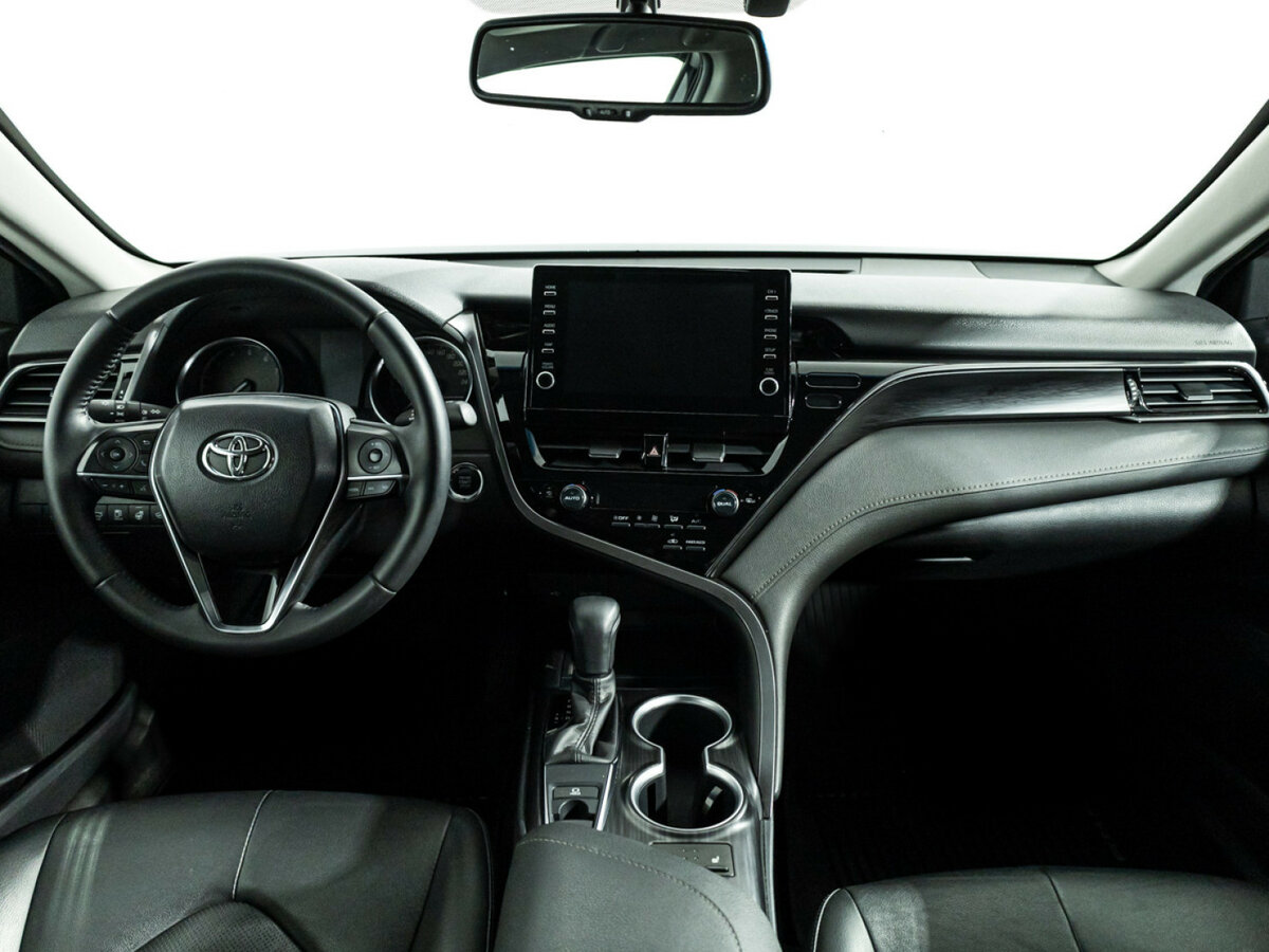 Toyota Camry с пробегом — 2021 год. Фото: #10
