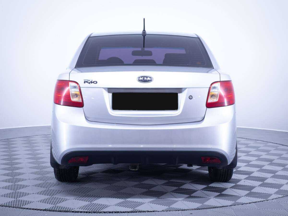 Kia Rio с пробегом — 2010 год. Фото: #5