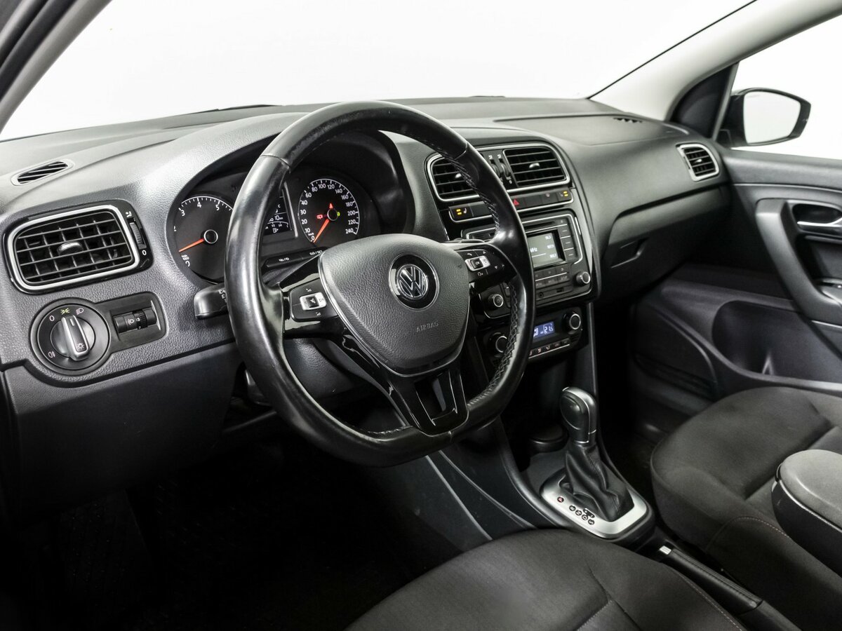 Volkswagen Polo с пробегом — 2018 год. Фото: #9