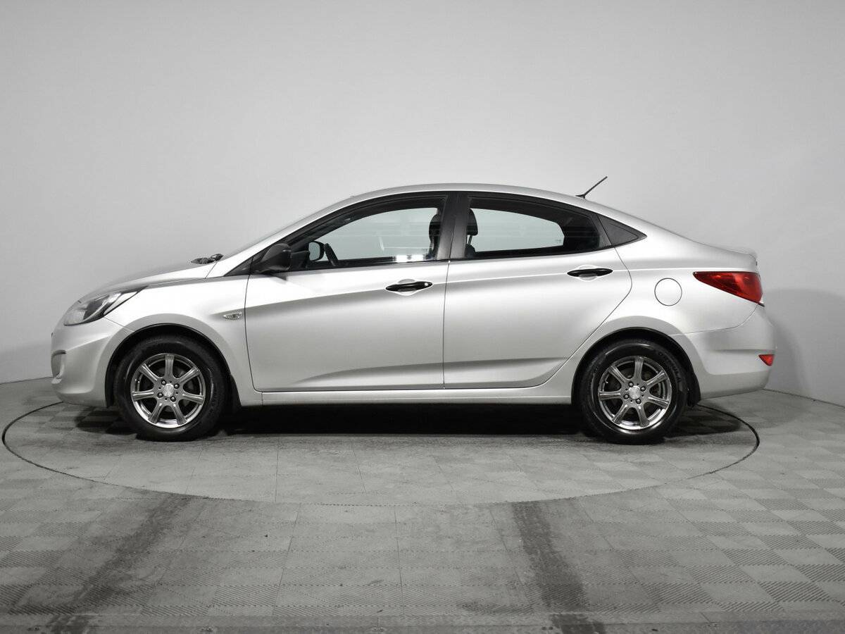 Hyundai Solaris с пробегом — 2011 год. Фото: #7