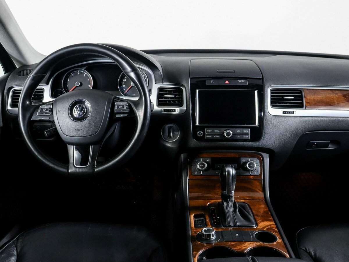 Volkswagen Touareg с пробегом — 2010 год. Фото: #11