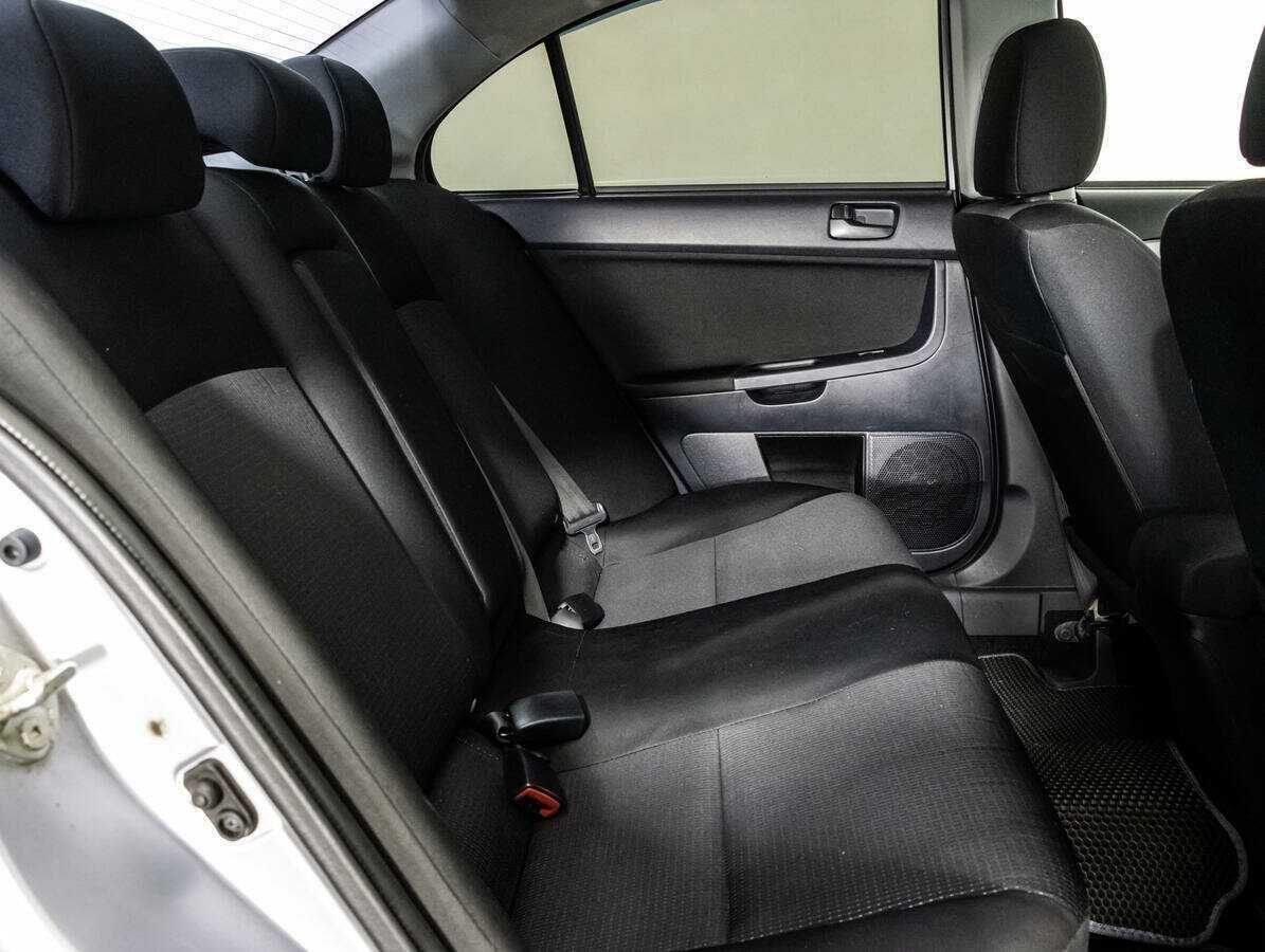 Mitsubishi Lancer с пробегом — 2010 год. Фото: #9