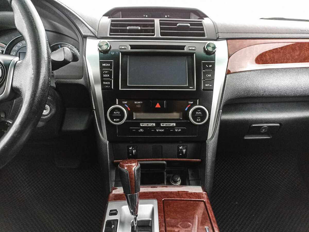 Toyota Camry с пробегом — 2012 год. Фото: #12