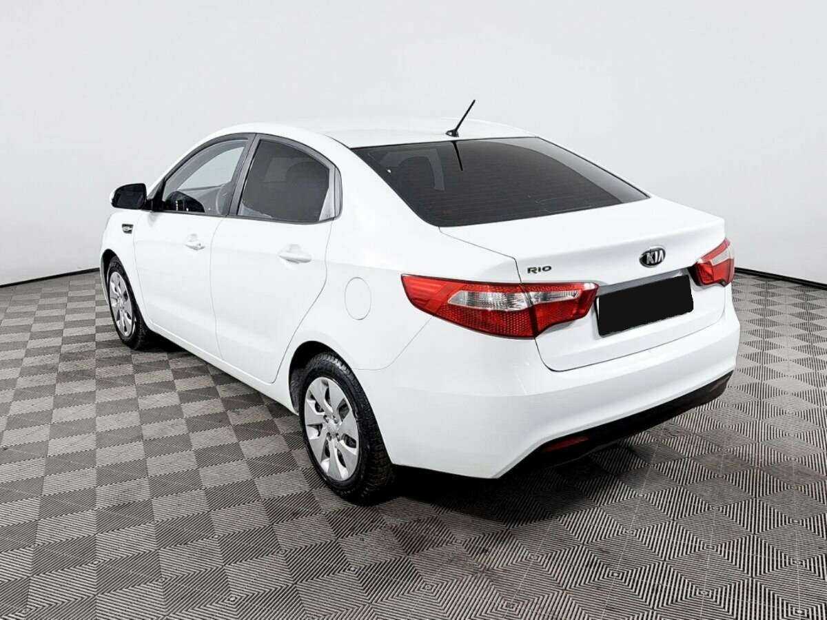 Kia Rio с пробегом — 2013 год. Фото: #6