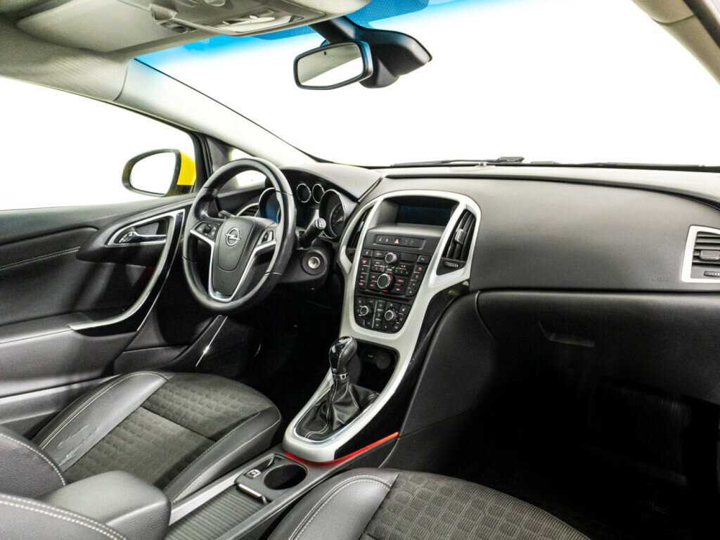 Opel Astra с пробегом — 2011 год. Фото: #8