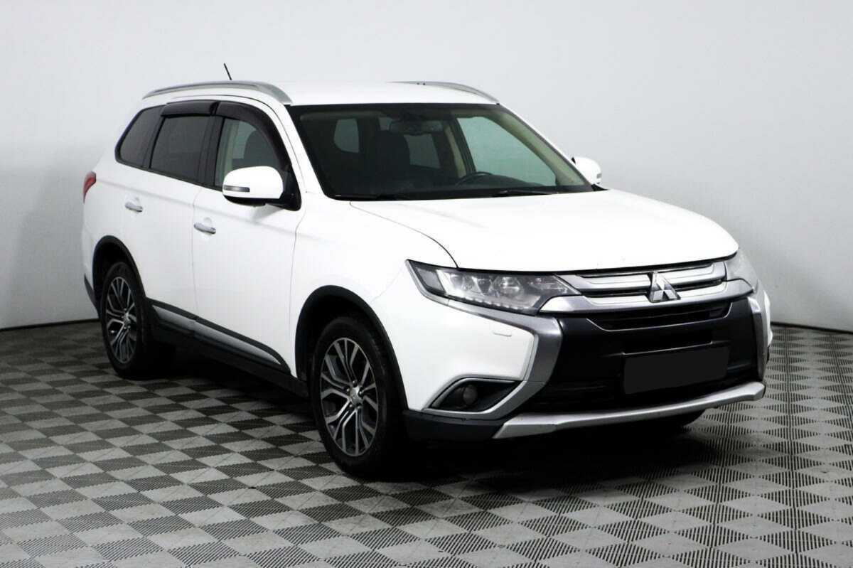 Mitsubishi Outlander с пробегом — 2016 год. Фото: #2