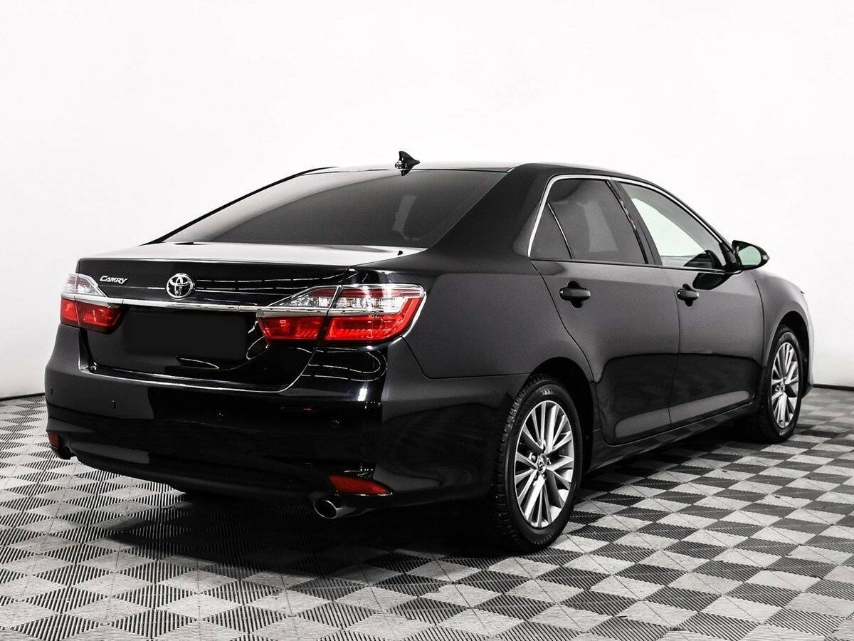 Toyota Camry с пробегом — 2017 год. Фото: #4