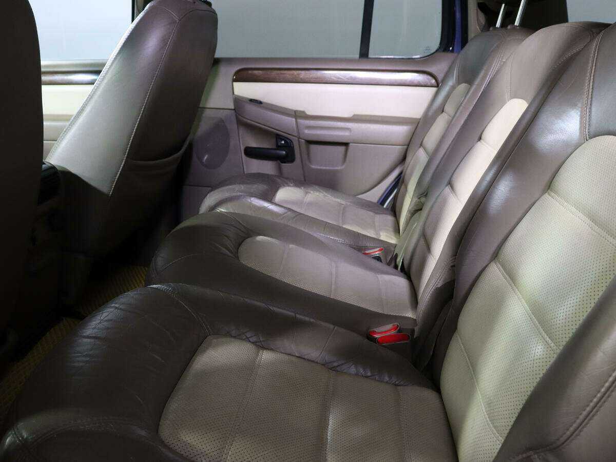 Ford Explorer с пробегом — 2002 год. Фото: #7