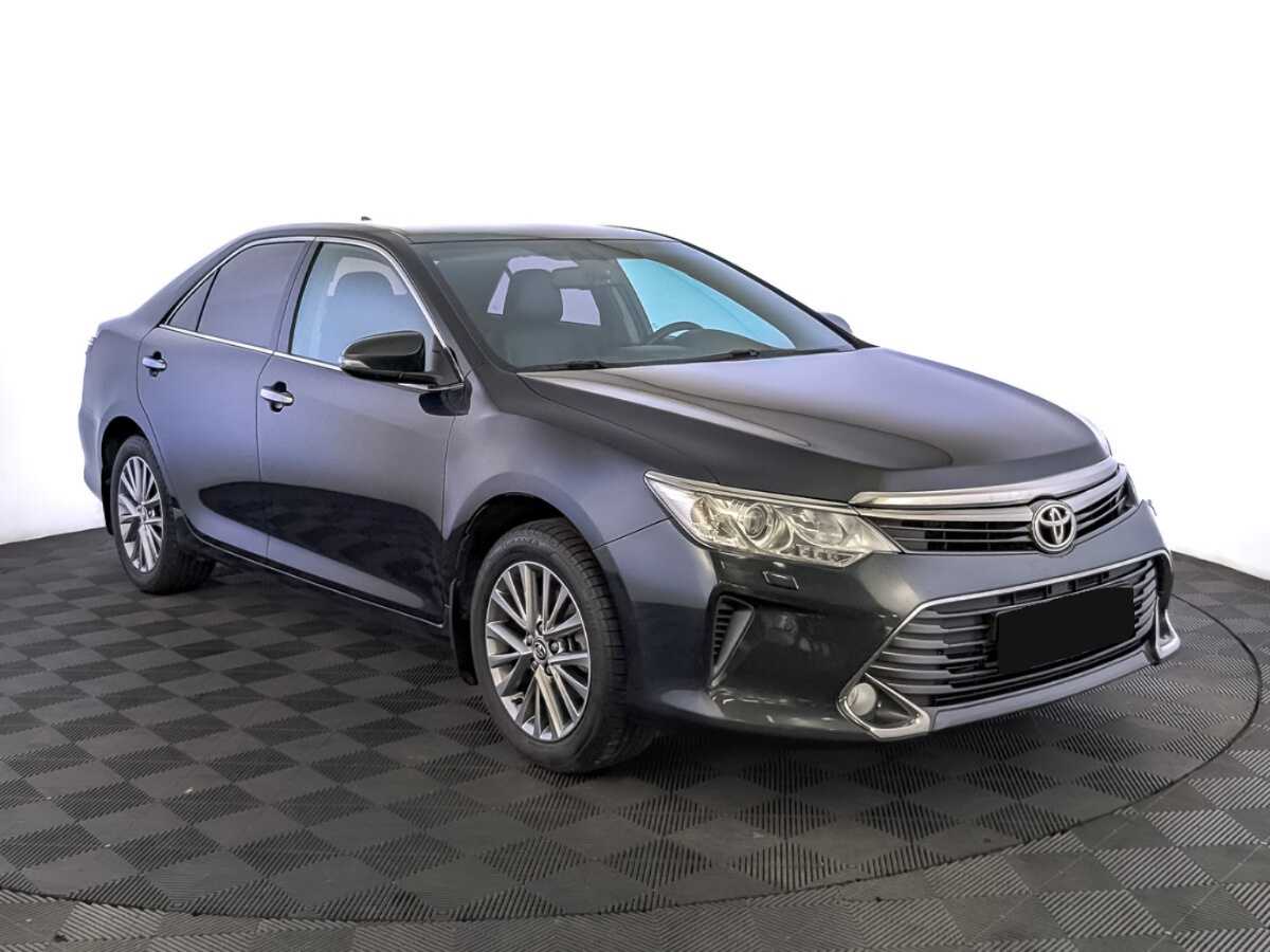 Toyota Camry с пробегом — 2016 год. Фото: #2