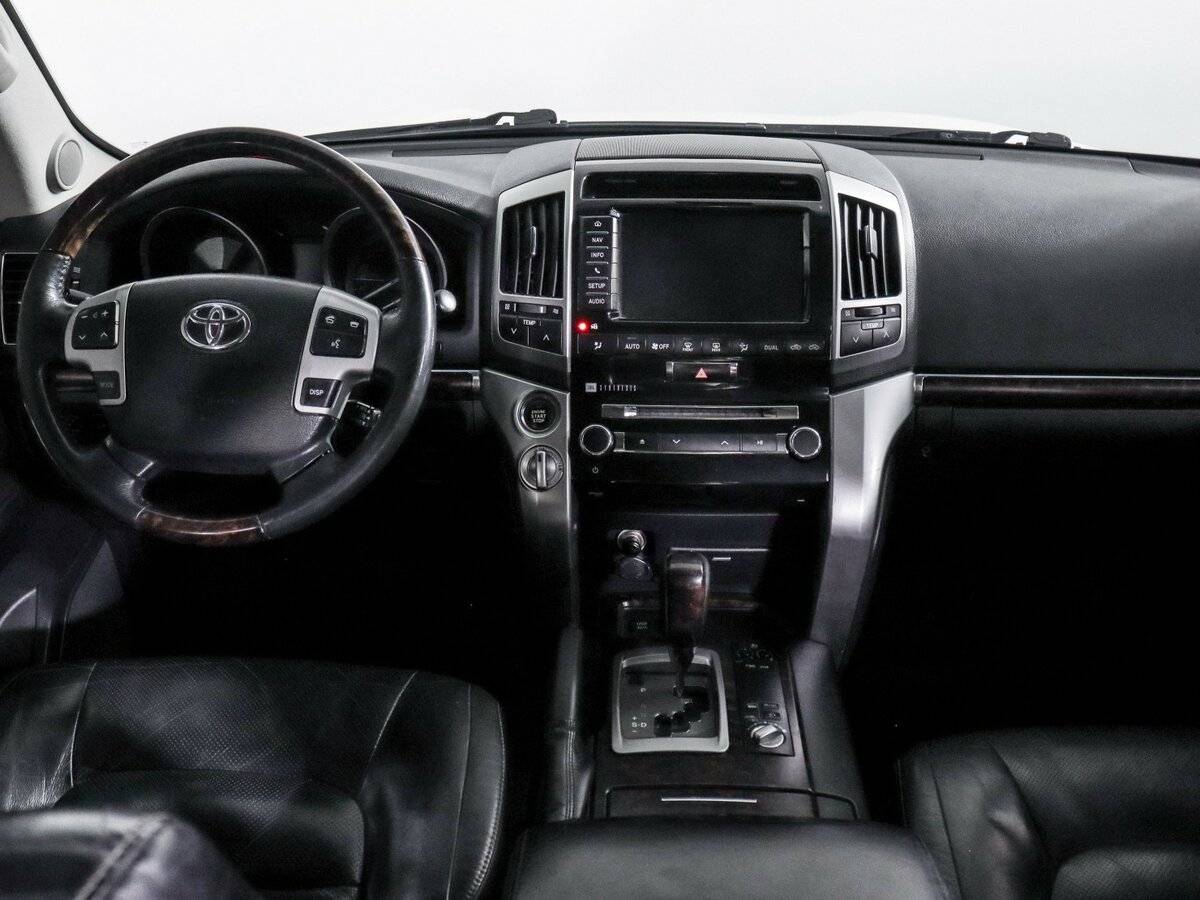 Toyota Land Cruiser с пробегом — 2014 год. Фото: #11