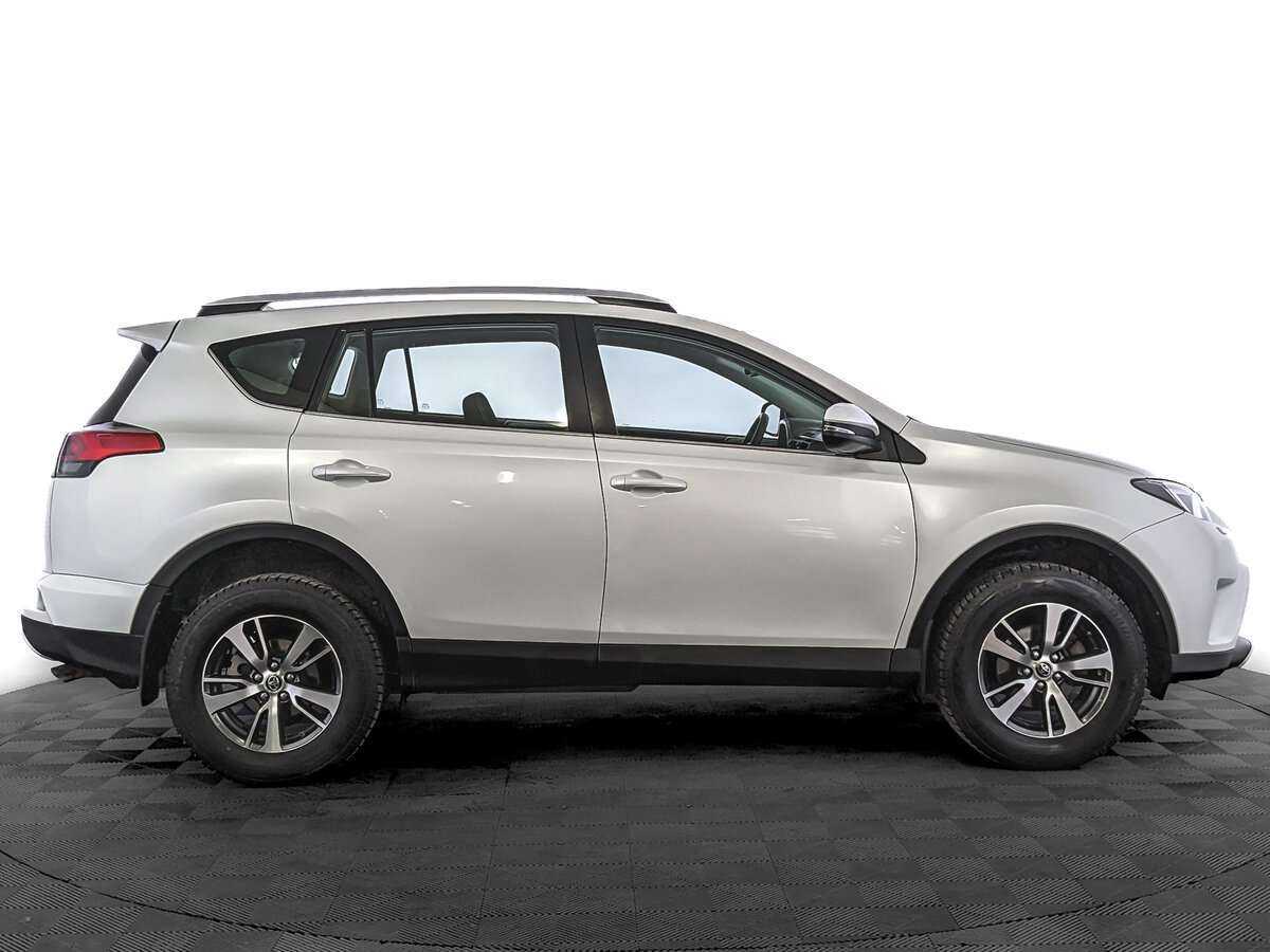 Toyota RAV4 с пробегом — 2019 год. Фото: #3