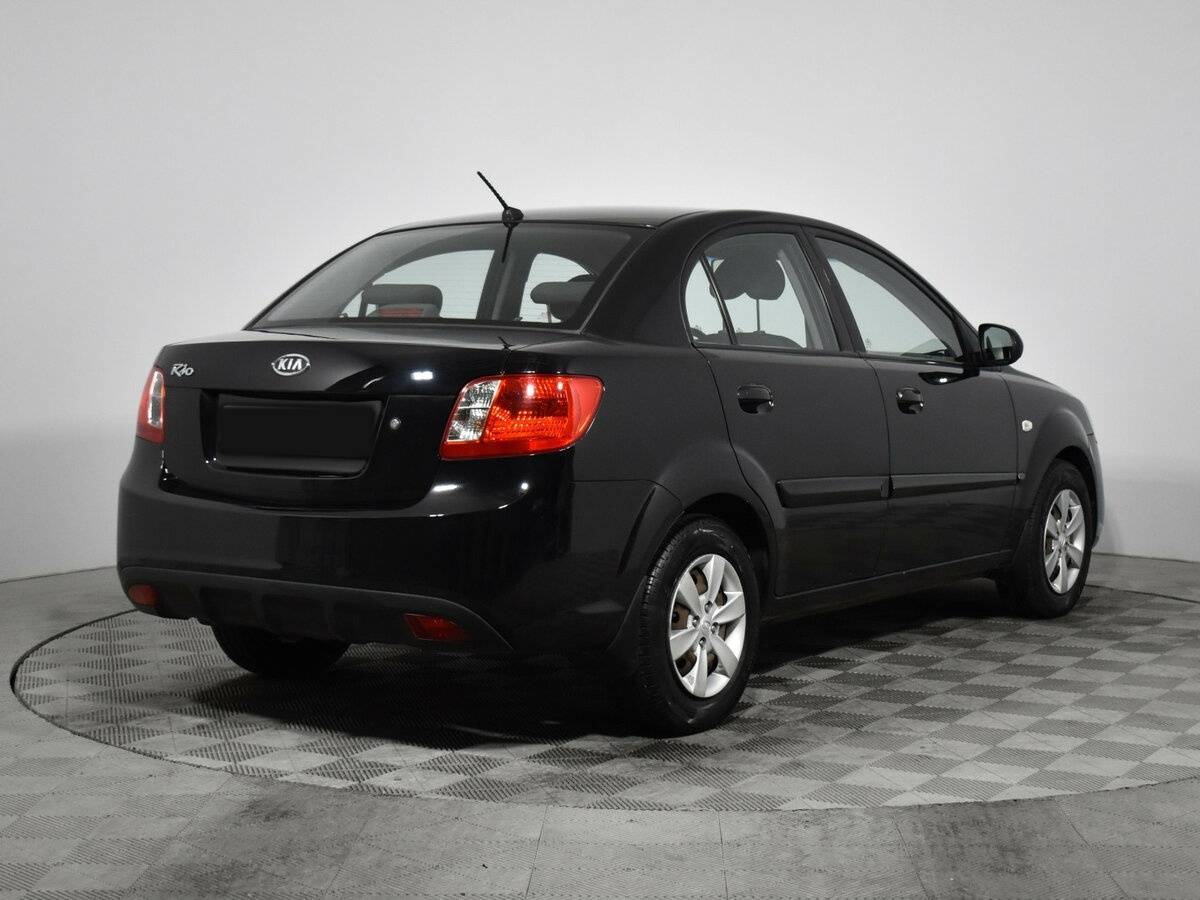 Kia Rio с пробегом — 2010 год. Фото: #4