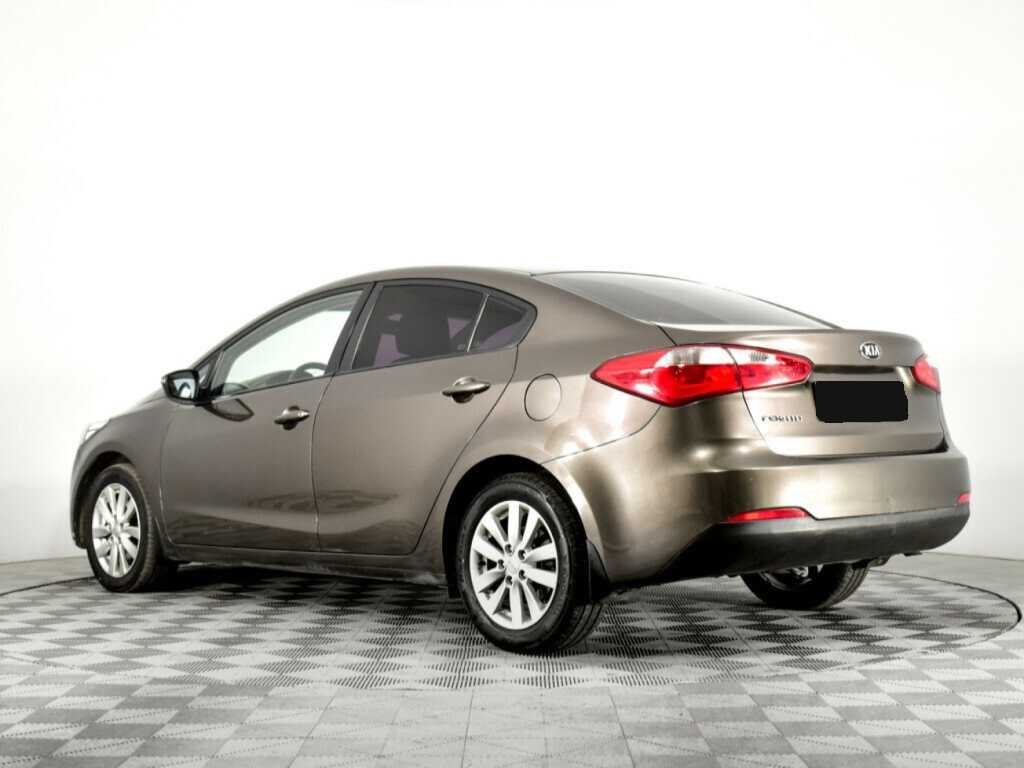 Kia Cerato с пробегом — 2015 год. Фото: #6