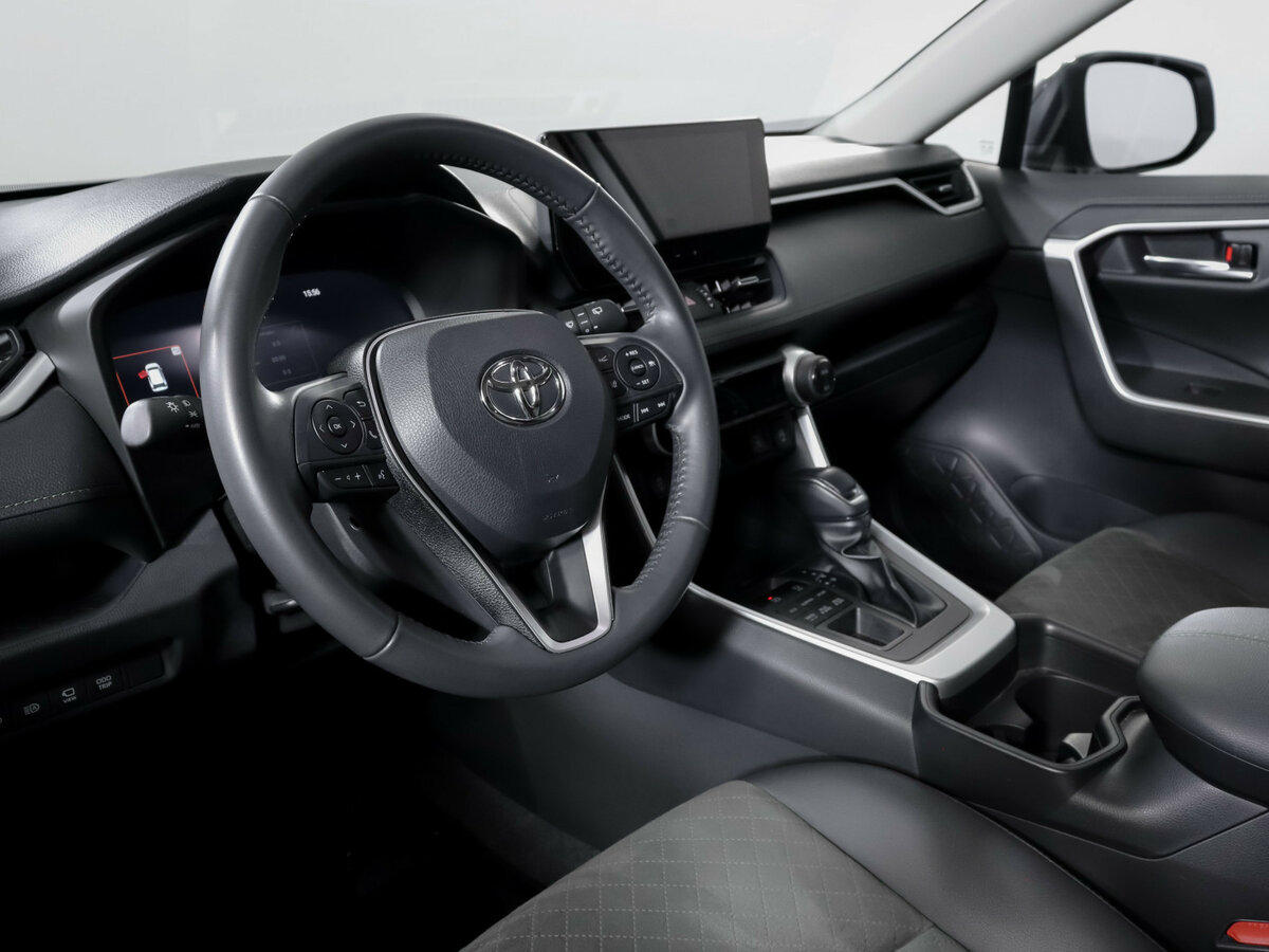Toyota RAV4 с пробегом — 2024 год. Фото: #13