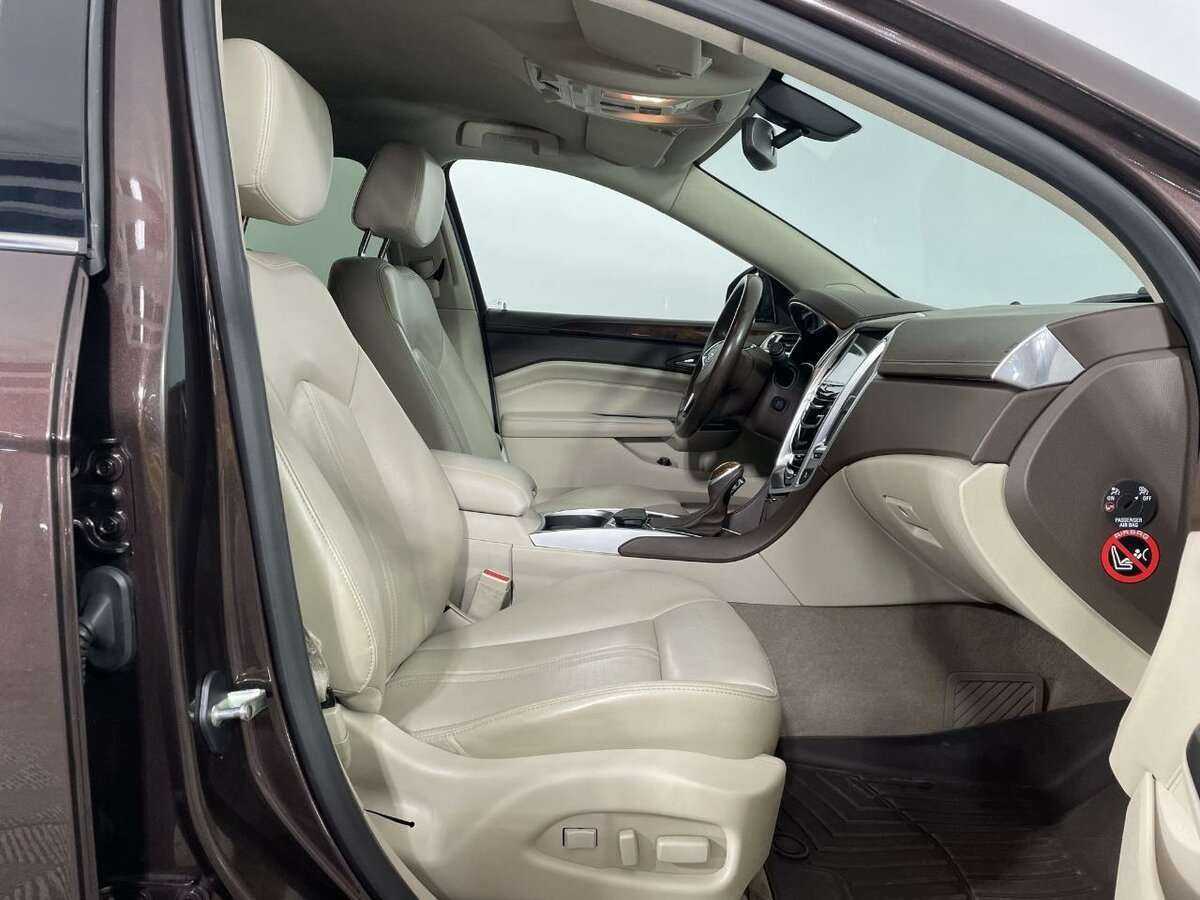 Cadillac SRX с пробегом — 2014 год. Фото: #13