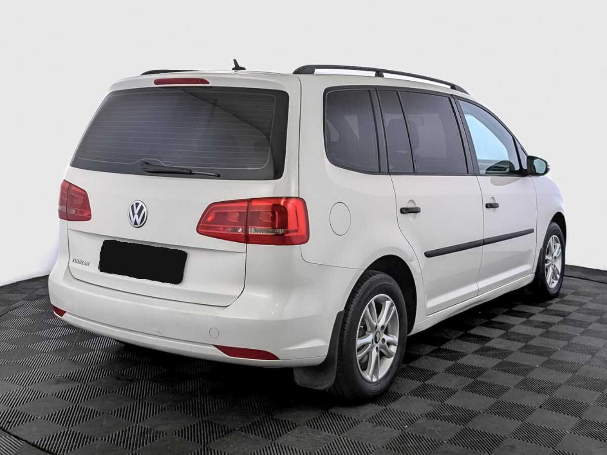 Volkswagen Touran с пробегом — 2012 год. Фото: #4