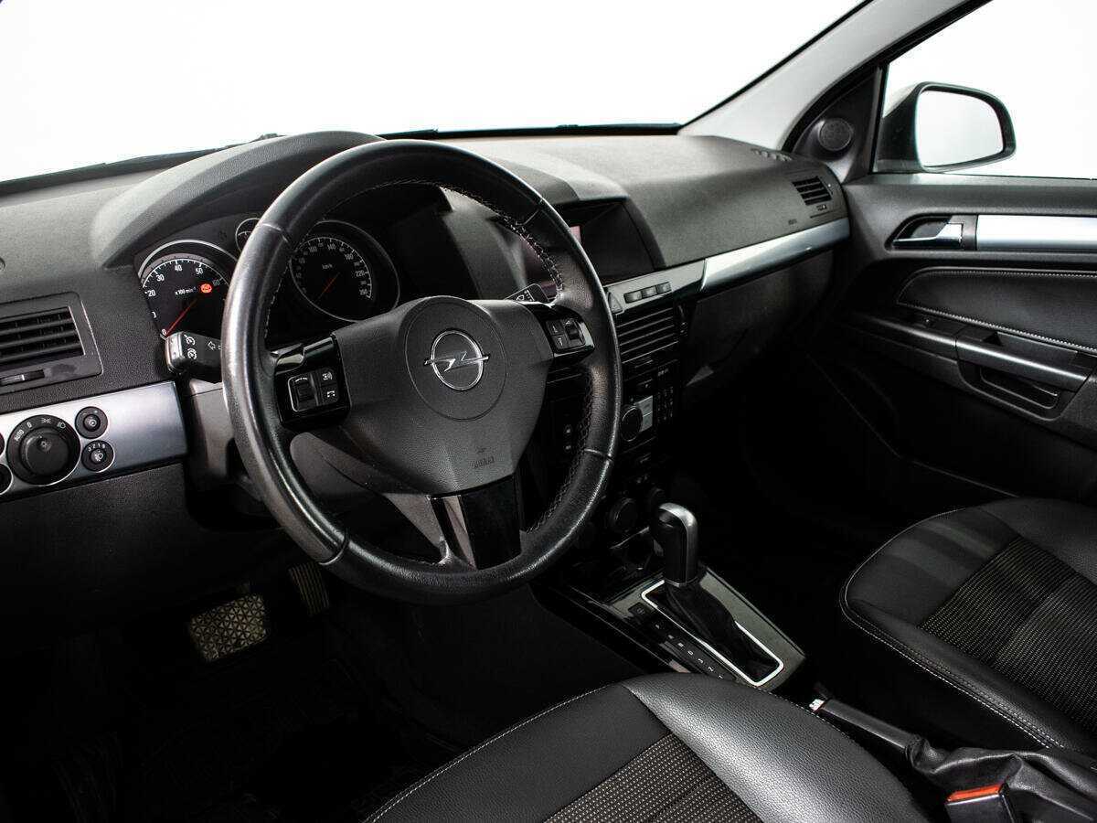 Opel Astra с пробегом — 2010 год. Фото: #12
