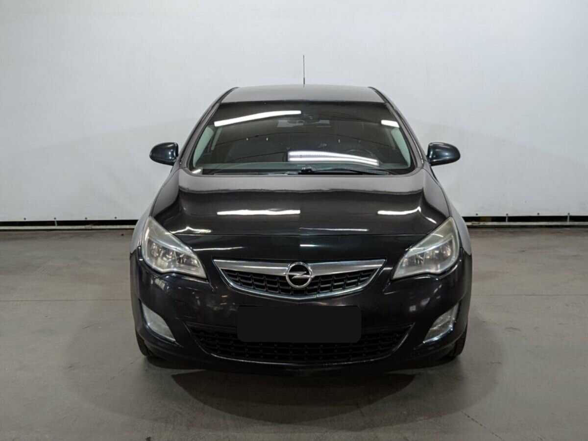 Opel Astra с пробегом — 2011 год. Фото: #1