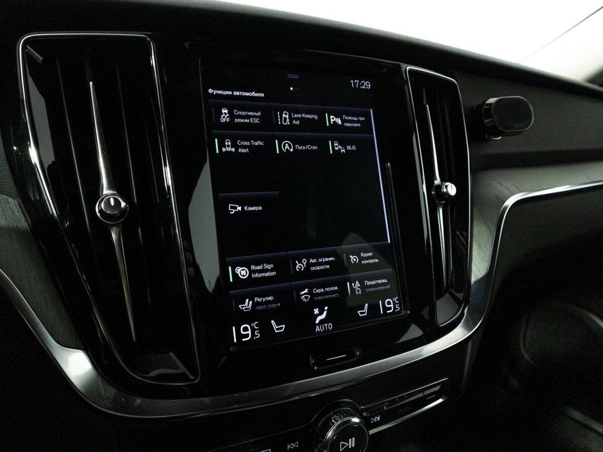 Volvo V60 Cross Country с пробегом — 2019 год. Фото: #19