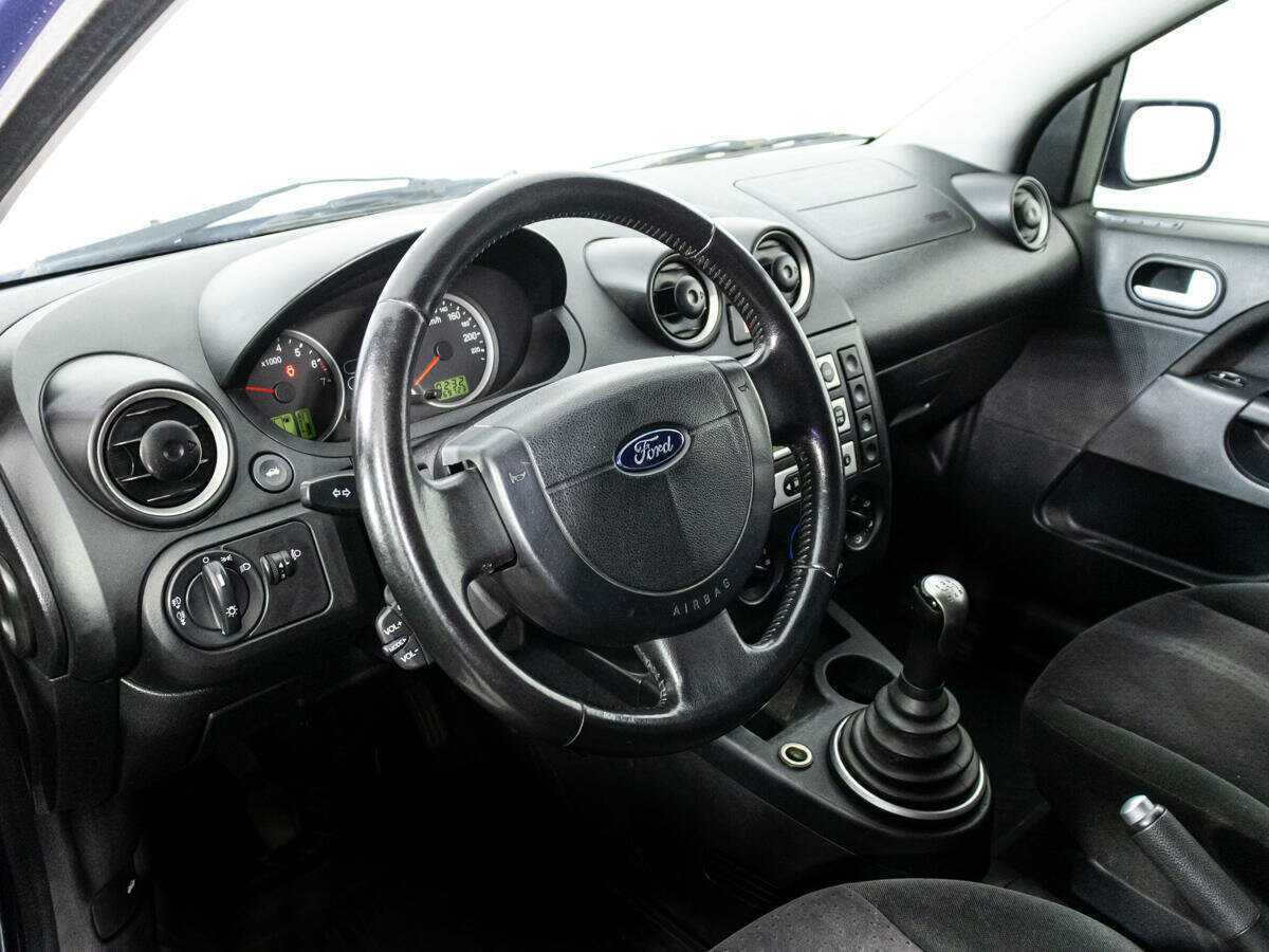 Ford Fiesta с пробегом — 2005 год. Фото: #10