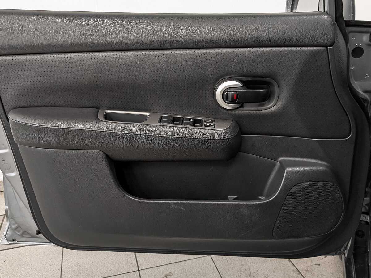 Nissan Tiida с пробегом — 2008 год. Фото: #17
