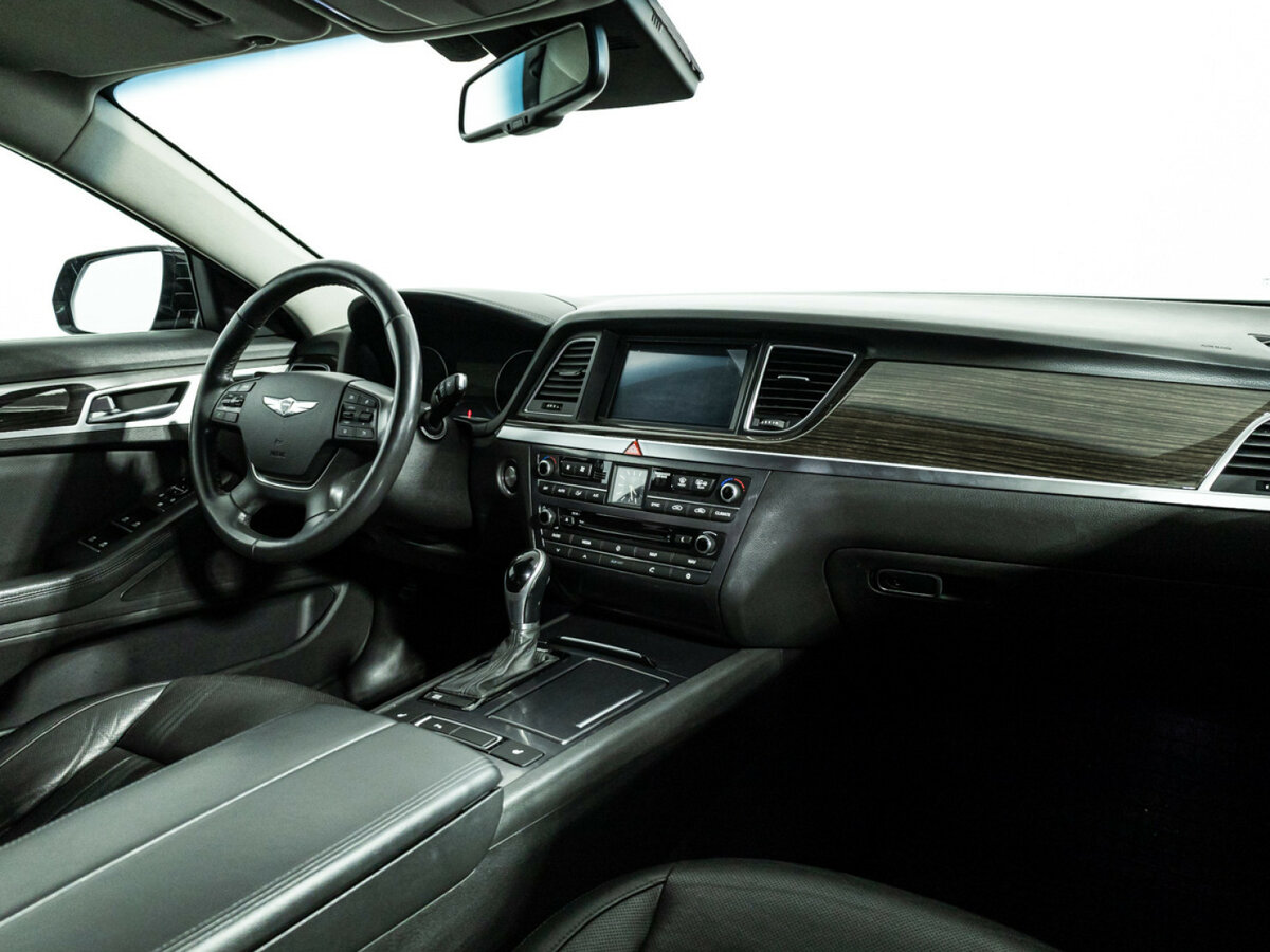 Hyundai Genesis с пробегом — 2015 год. Фото: #6