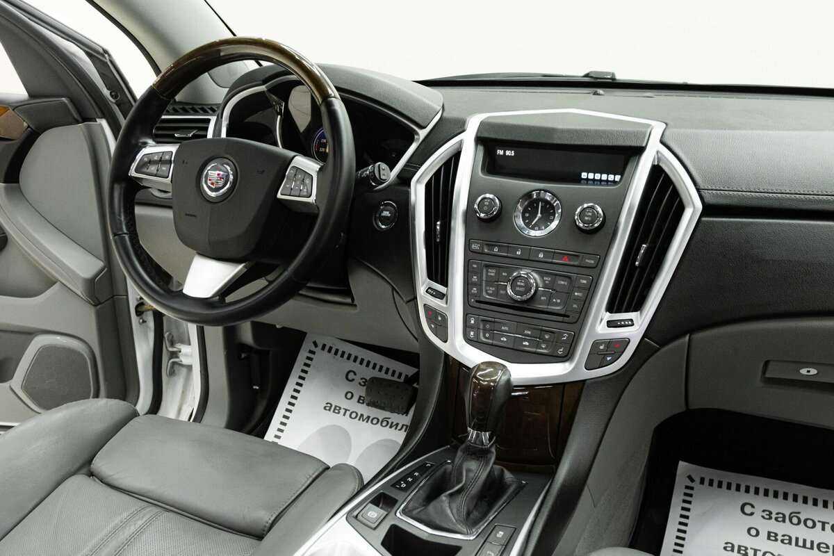 Cadillac SRX с пробегом — 2011 год. Фото: #11