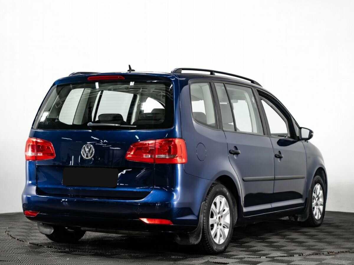 Volkswagen Touran с пробегом — 2012 год. Фото: #3