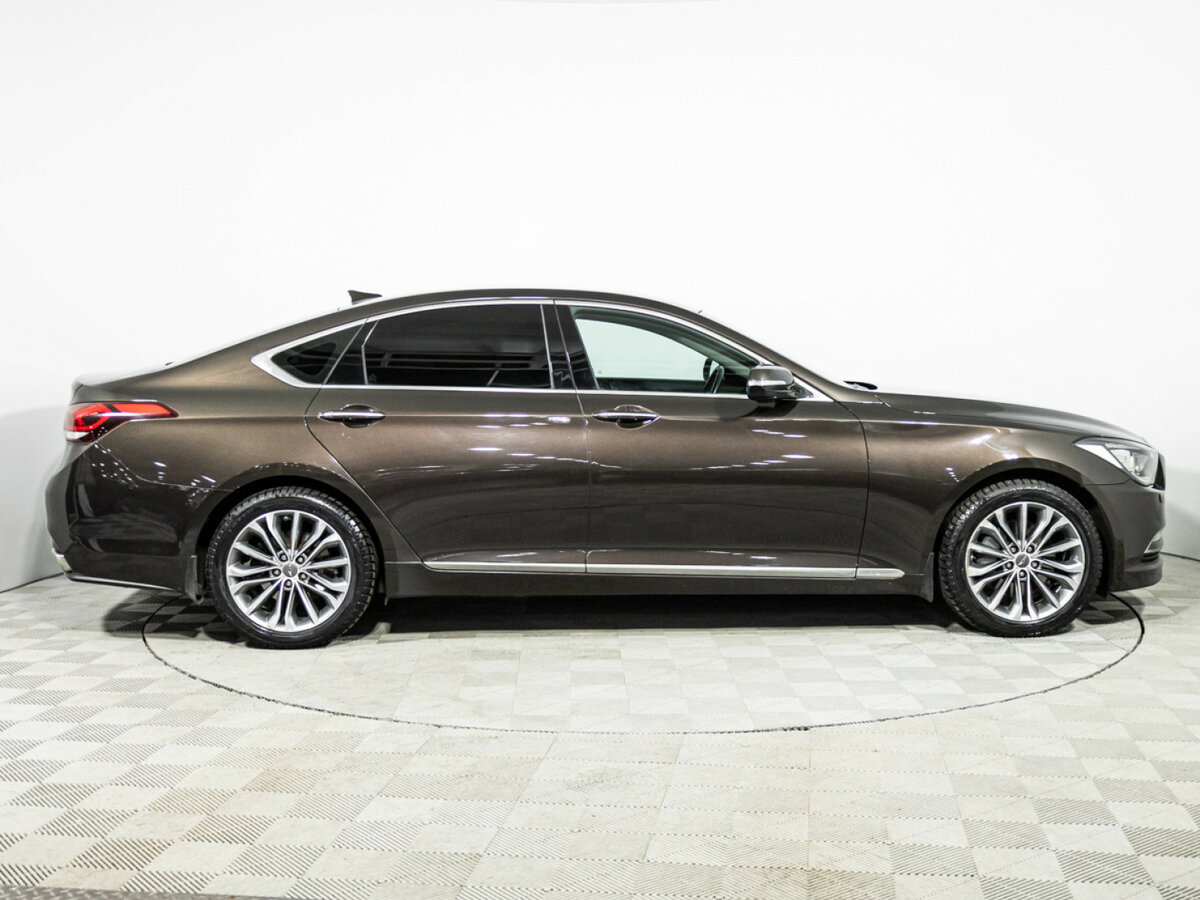 Hyundai Genesis с пробегом — 2015 год. Фото: #3