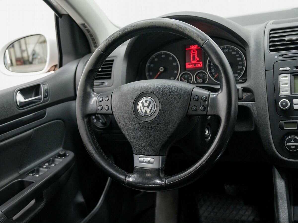 Volkswagen Golf с пробегом — 2008 год. Фото: #10