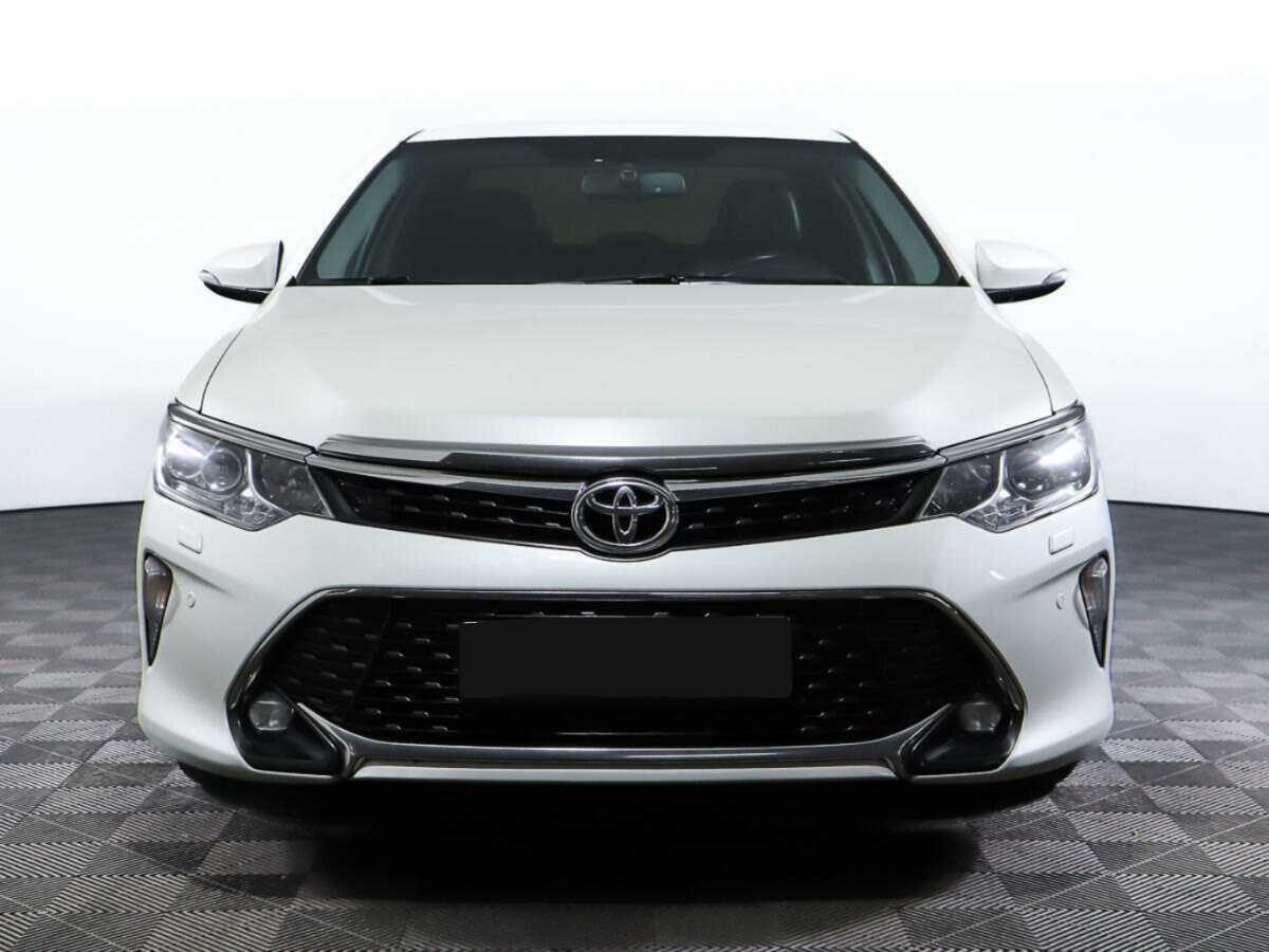 Toyota Camry с пробегом — 2017 год. Фото: #1