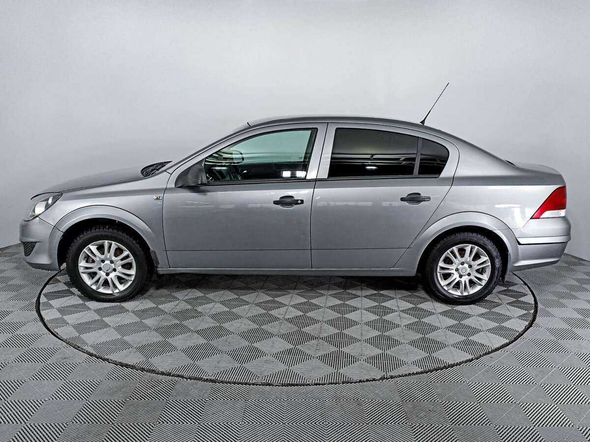 Opel Astra с пробегом — 2011 год. Фото: #7