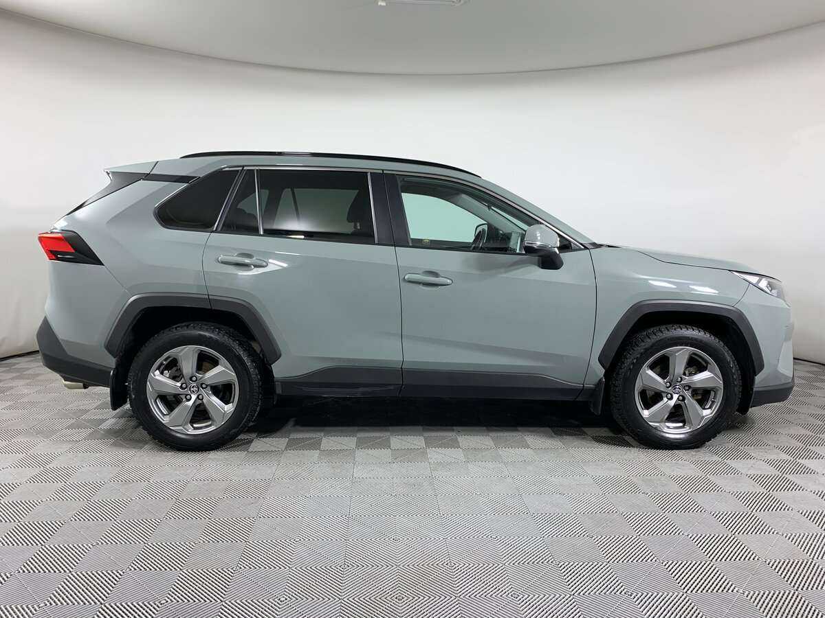 Toyota RAV4 с пробегом — 2020 год. Фото: #3