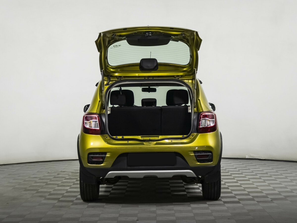 Renault Sandero с пробегом — 2015 год. Фото: #13