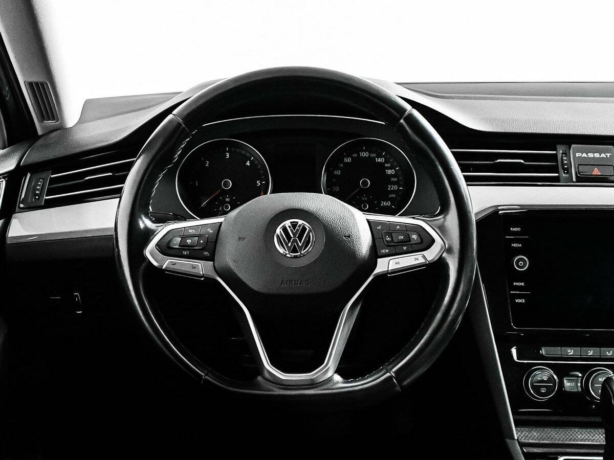 Volkswagen Passat с пробегом — 2019 год. Фото: #11