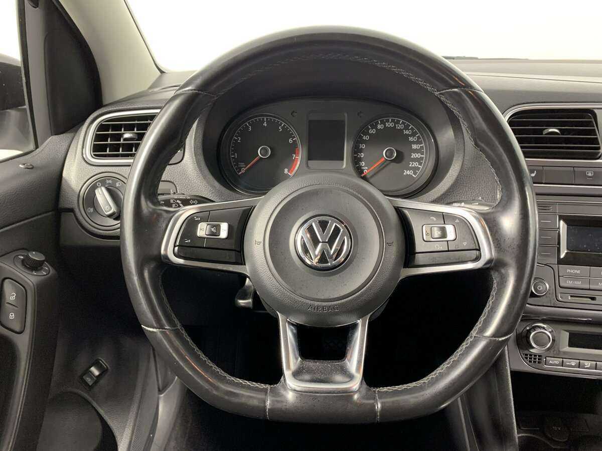 Volkswagen Polo с пробегом — 2020 год. Фото: #13
