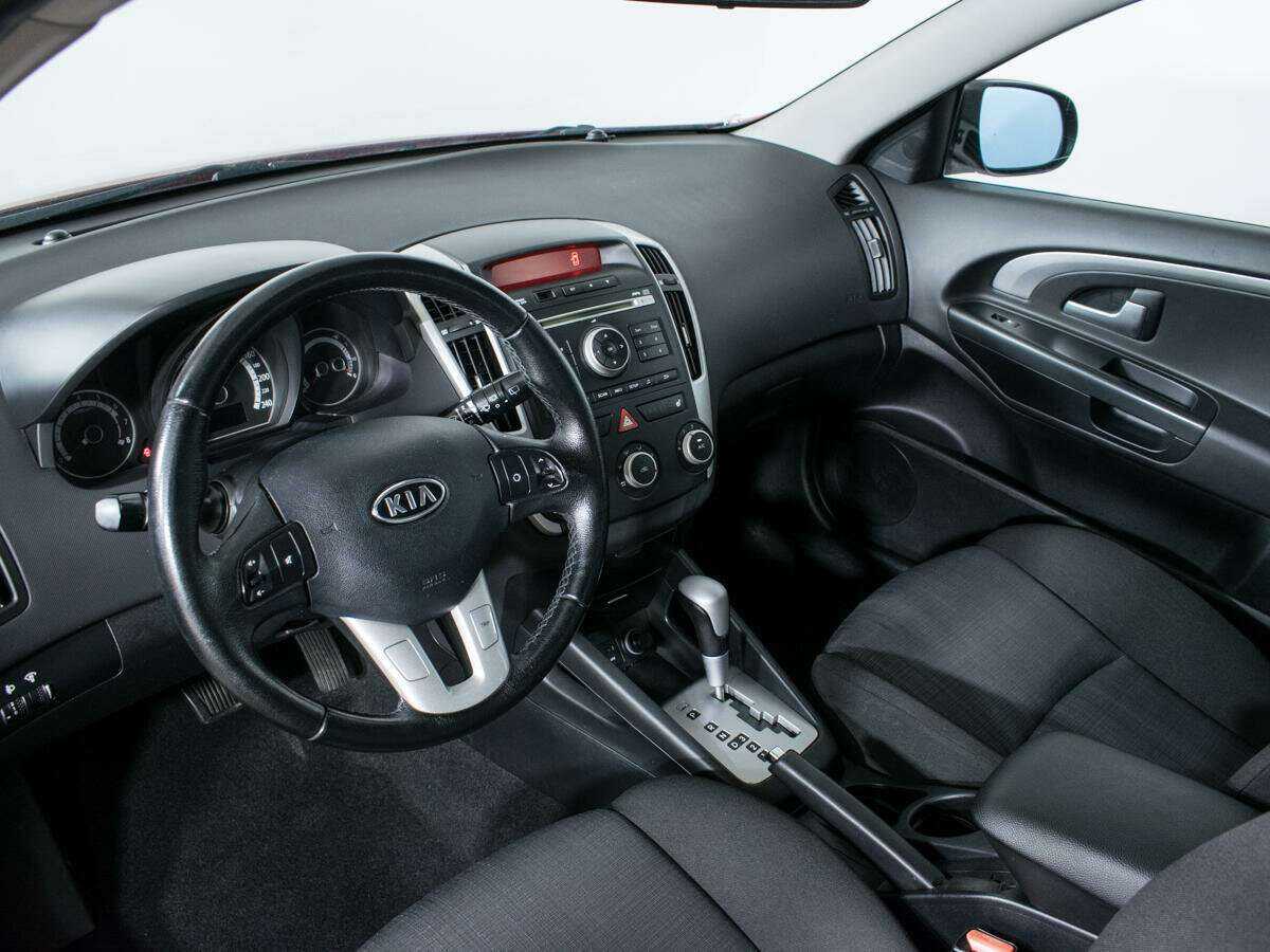 Kia Ceed с пробегом — 2010 год. Фото: #11