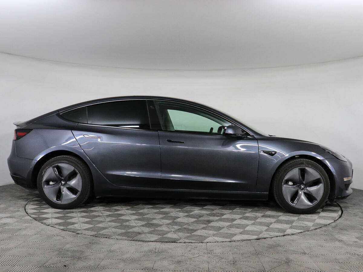 Tesla Model 3 с пробегом — 2022 год. Фото: #3