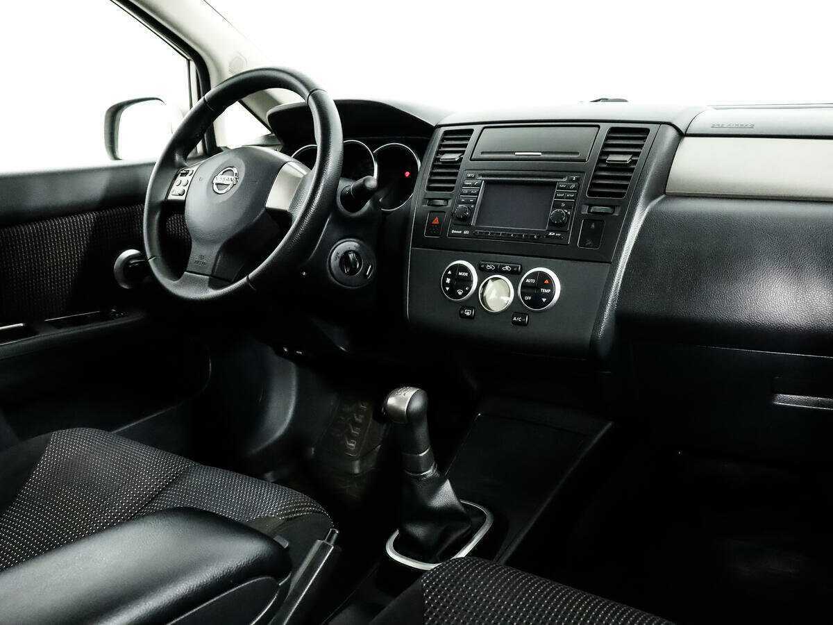 Nissan Tiida с пробегом — 2011 год. Фото: #10