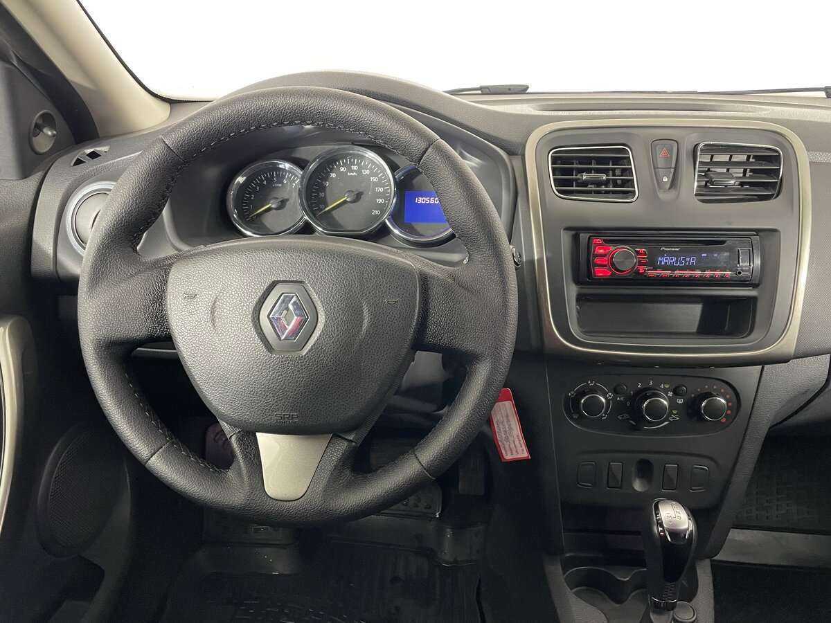 Renault Logan с пробегом — 2015 год. Фото: #9