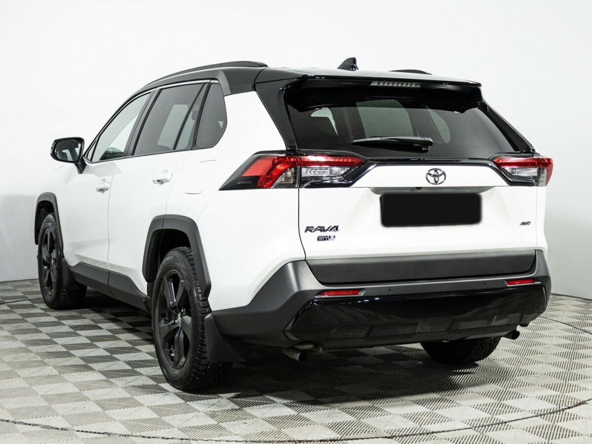 Toyota RAV4 с пробегом — 2021 год. Фото: #6