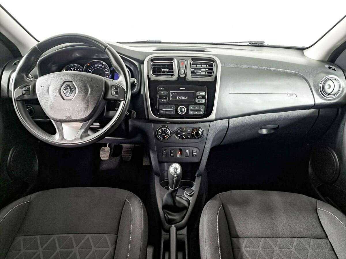 Renault Sandero с пробегом — 2017 год. Фото: #11