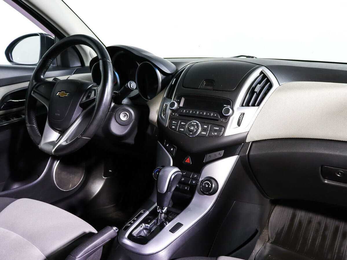 Chevrolet Cruze с пробегом — 2013 год. Фото: #8