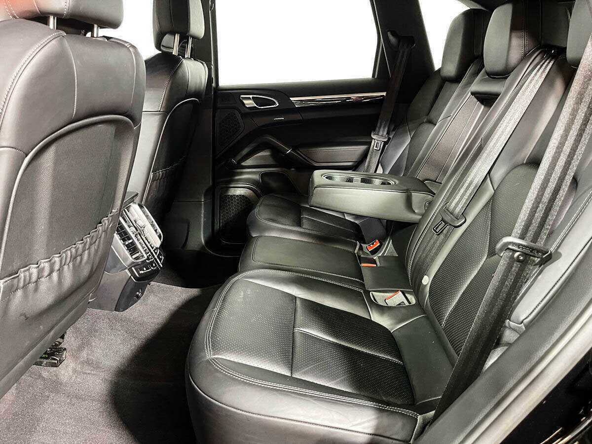 Porsche Cayenne с пробегом — 2012 год. Фото: #9
