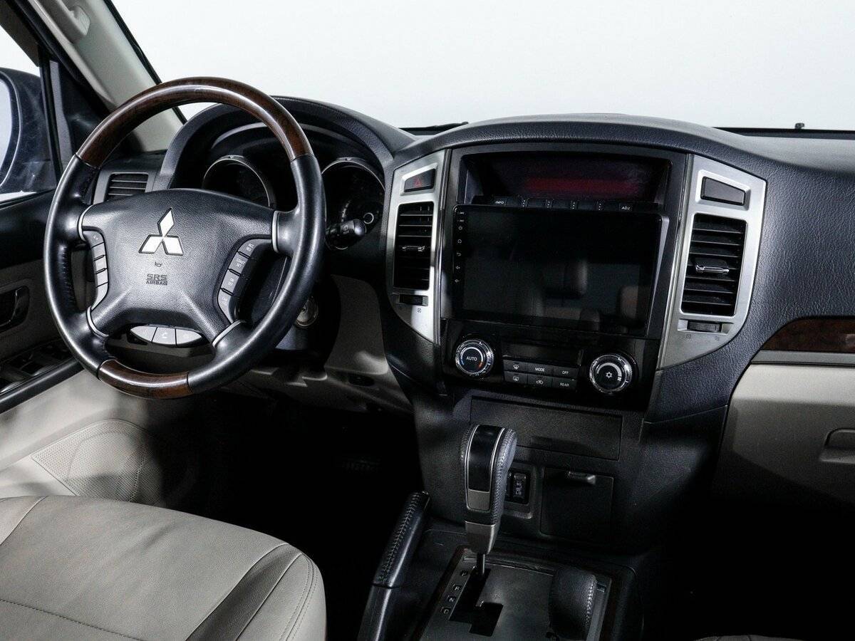 Mitsubishi Pajero с пробегом — 2017 год. Фото: #8