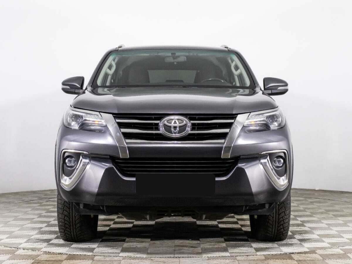 Toyota Fortuner с пробегом — 2018 год. Фото: #1