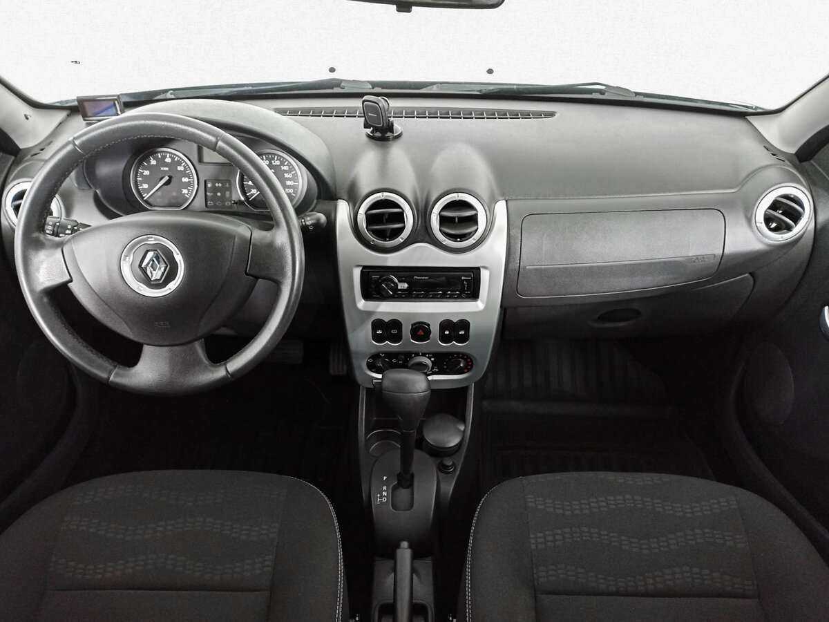 Renault Sandero с пробегом — 2011 год. Фото: #11