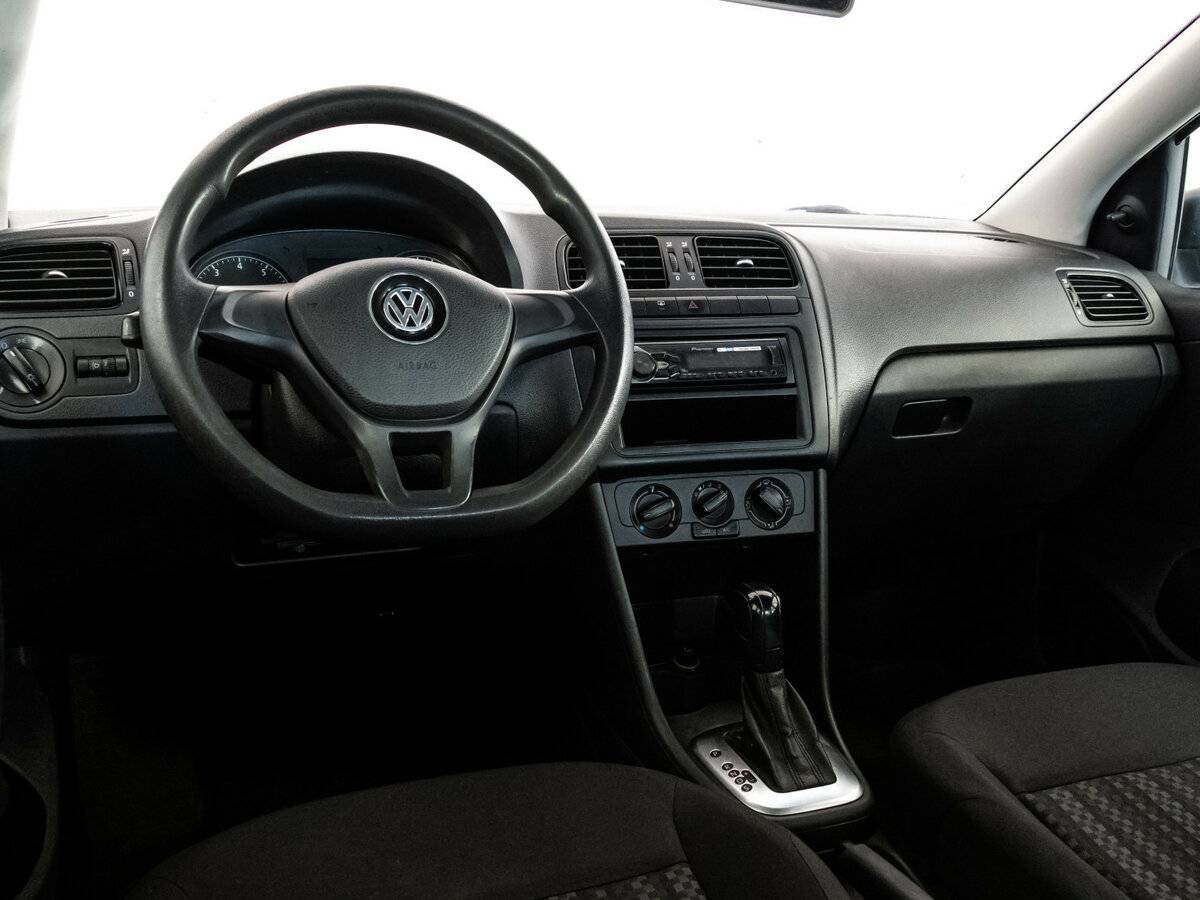 Volkswagen Polo с пробегом — 2016 год. Фото: #10
